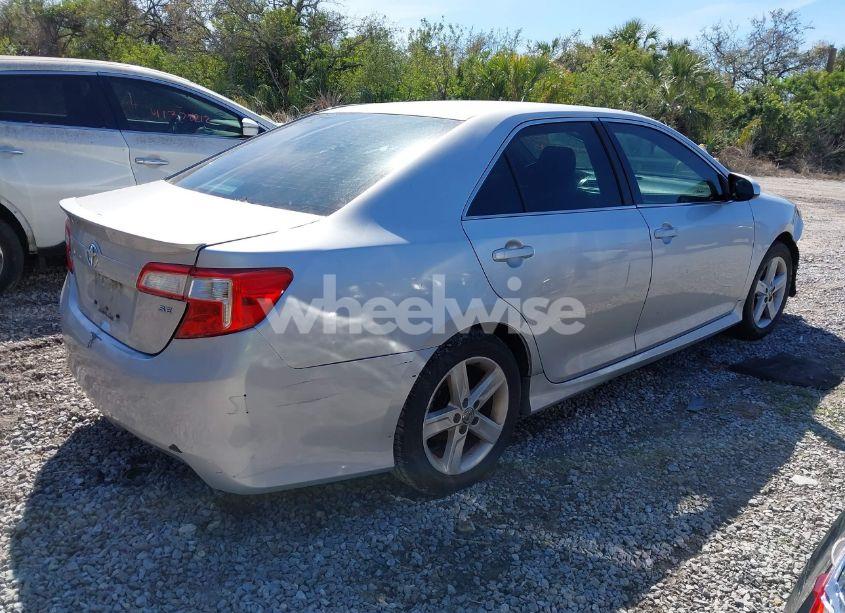 Photo 4 of 2014 Toyota Camry SE (VIN 4T1BF1FKXEU335199)
