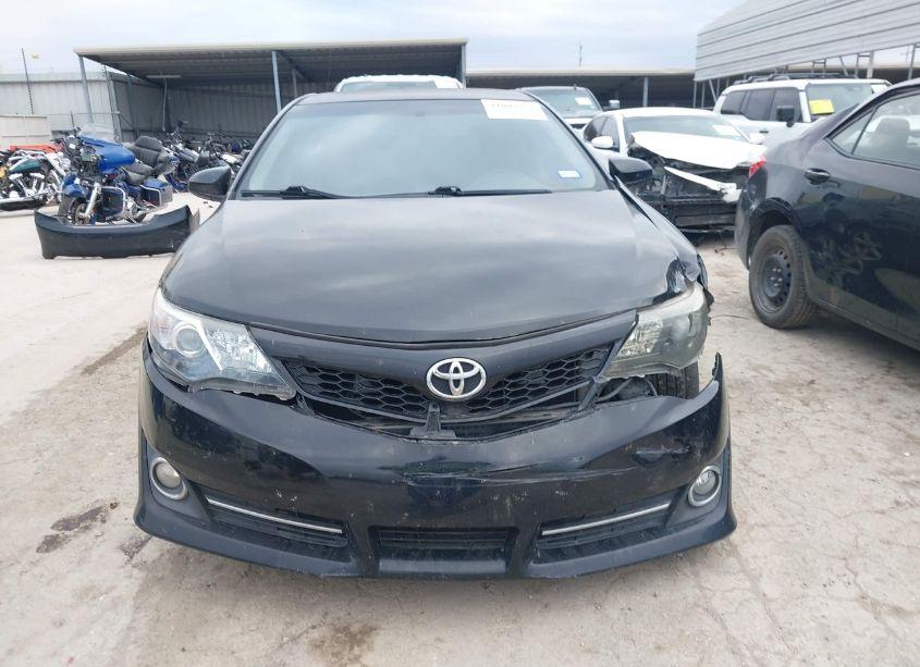 Photo 13 of 2014 Toyota Camry SE (VIN 4T1BF1FKXEU351645)