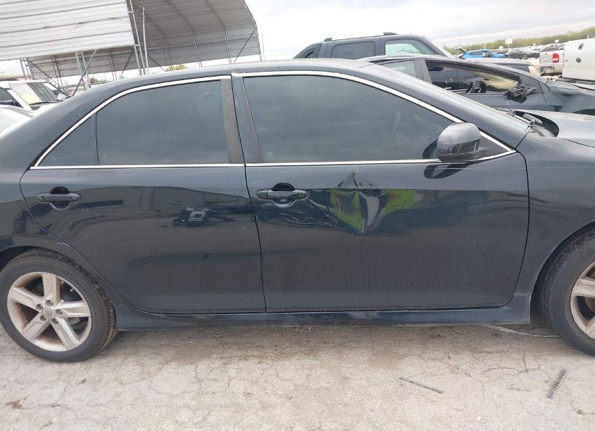 Photo 14 of 2014 Toyota Camry SE (VIN 4T1BF1FKXEU351645)