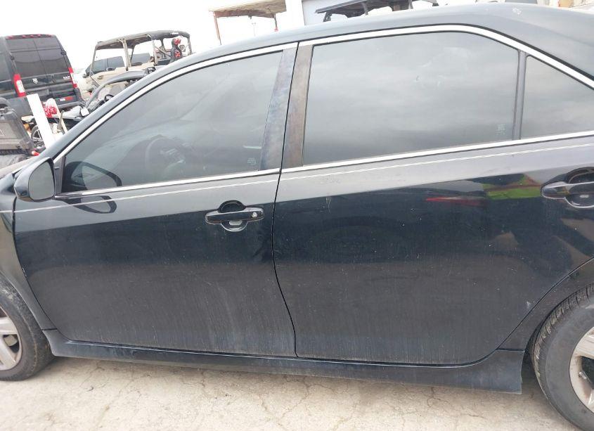 Photo 15 of 2014 Toyota Camry SE (VIN 4T1BF1FKXEU351645)