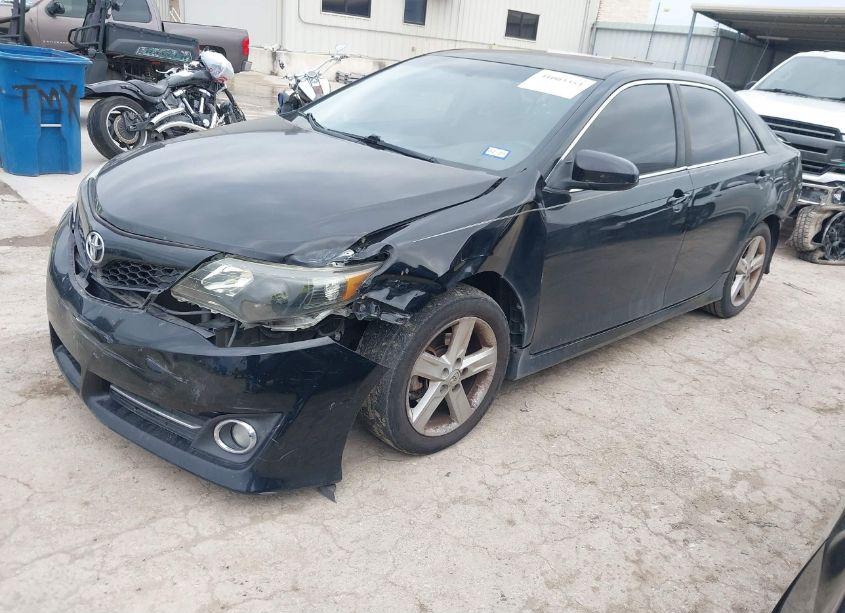 Photo 2 of 2014 Toyota Camry SE (VIN 4T1BF1FKXEU351645)