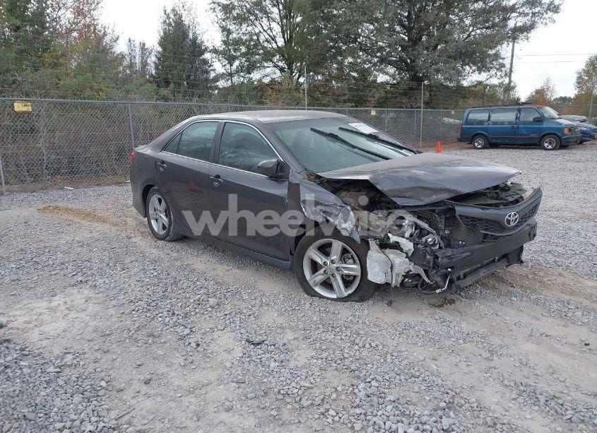 2014 Toyota Camry SE (VIN 4T1BF1FKXEU356683) main photo