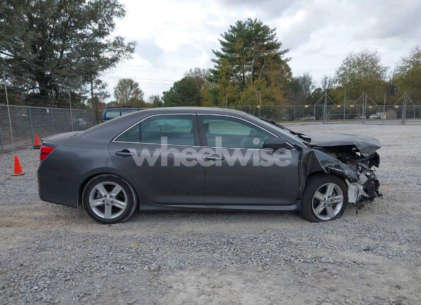 Photo 13 of 2014 Toyota Camry SE (VIN 4T1BF1FKXEU356683)