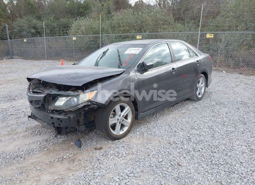 Photo 2 of 2014 Toyota Camry SE (VIN 4T1BF1FKXEU356683)