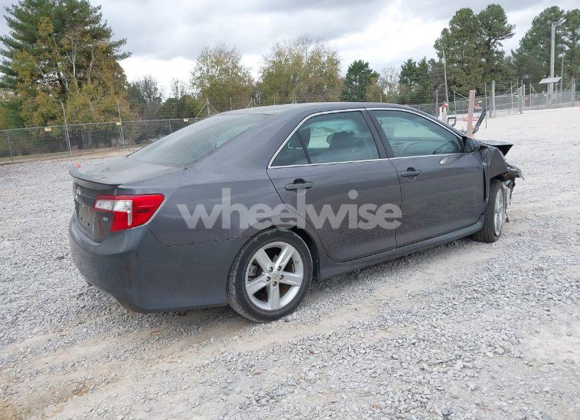 Photo 4 of 2014 Toyota Camry SE (VIN 4T1BF1FKXEU356683)