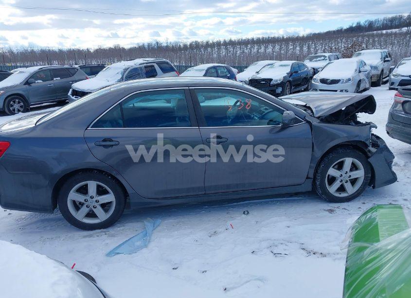 Photo 13 of 2014 Toyota Camry SE (VIN 4T1BF1FKXEU370230)