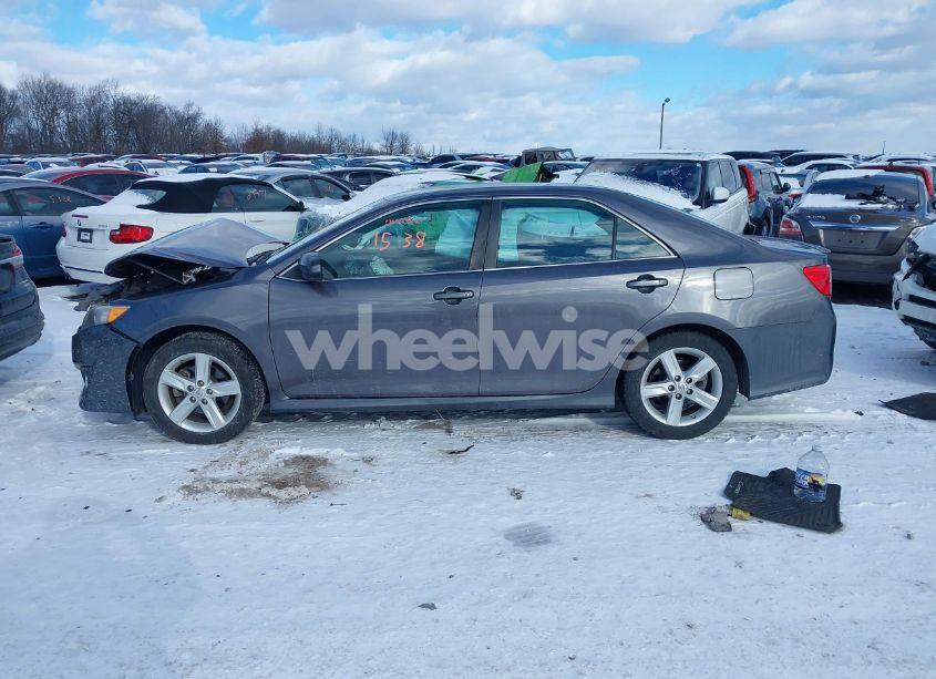 Photo 14 of 2014 Toyota Camry SE (VIN 4T1BF1FKXEU370230)