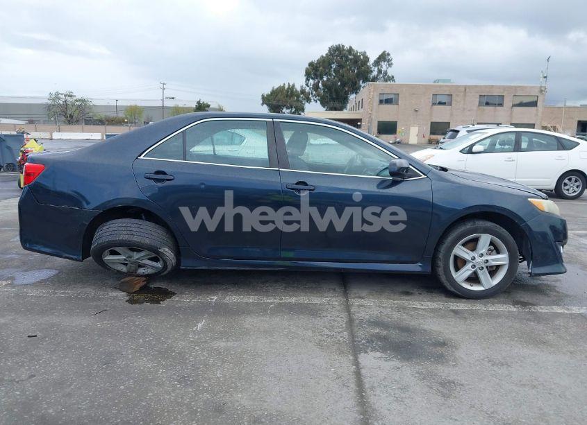 Photo 13 of 2014 Toyota Camry SE (VIN 4T1BF1FKXEU385715)