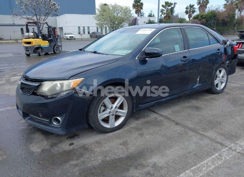 Photo 2 of 2014 Toyota Camry SE (VIN 4T1BF1FKXEU385715)