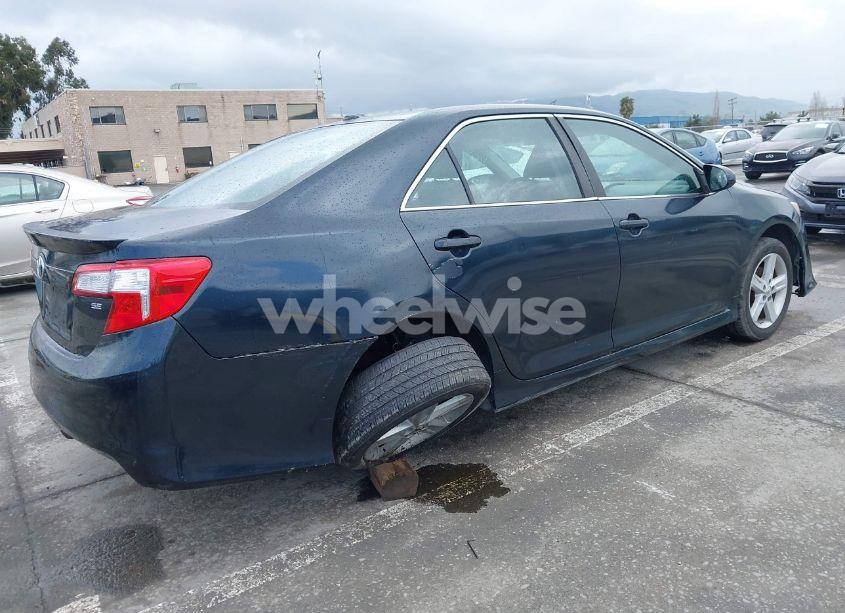 Photo 4 of 2014 Toyota Camry SE (VIN 4T1BF1FKXEU385715)