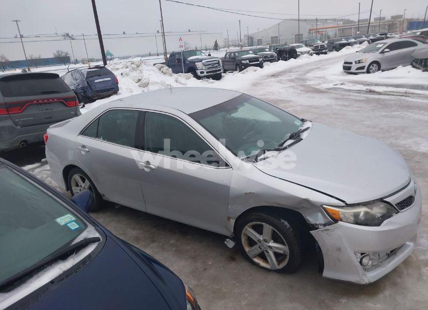 Photo 13 of 2014 Toyota Camry SE (VIN 4T1BF1FKXEU398075)