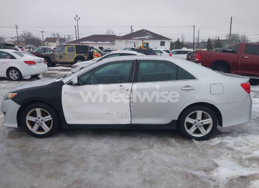 Photo 14 of 2014 Toyota Camry SE (VIN 4T1BF1FKXEU398075)