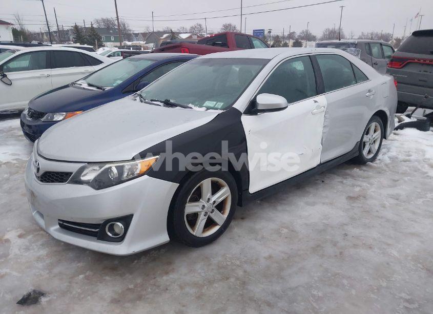 Photo 2 of 2014 Toyota Camry SE (VIN 4T1BF1FKXEU398075)