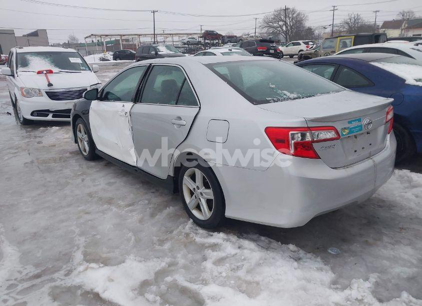 Photo 3 of 2014 Toyota Camry SE (VIN 4T1BF1FKXEU398075)