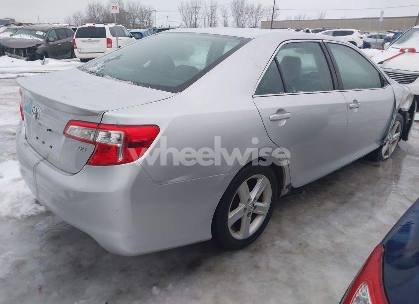 Photo 4 of 2014 Toyota Camry SE (VIN 4T1BF1FKXEU398075)