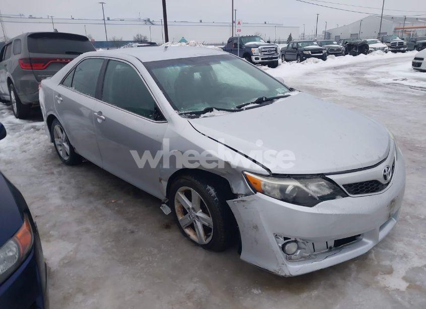 Photo 6 of 2014 Toyota Camry SE (VIN 4T1BF1FKXEU398075)