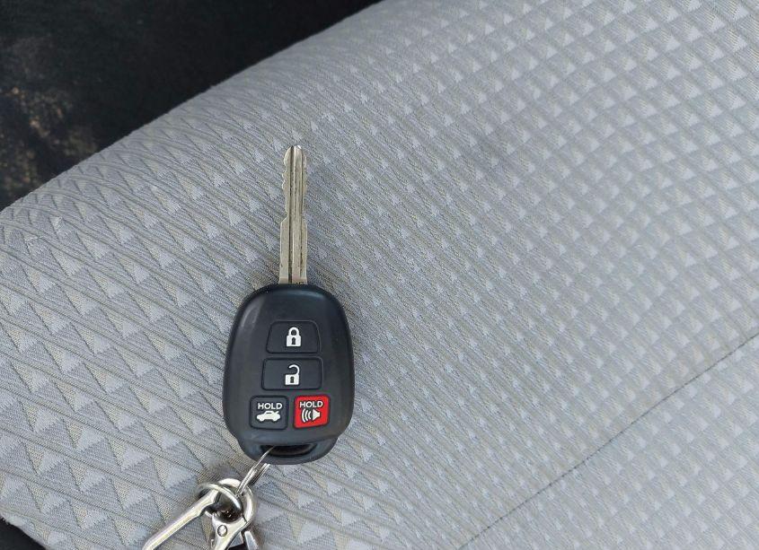 Photo 11 of 2014 Toyota Camry SE (VIN 4T1BF1FKXEU403582)