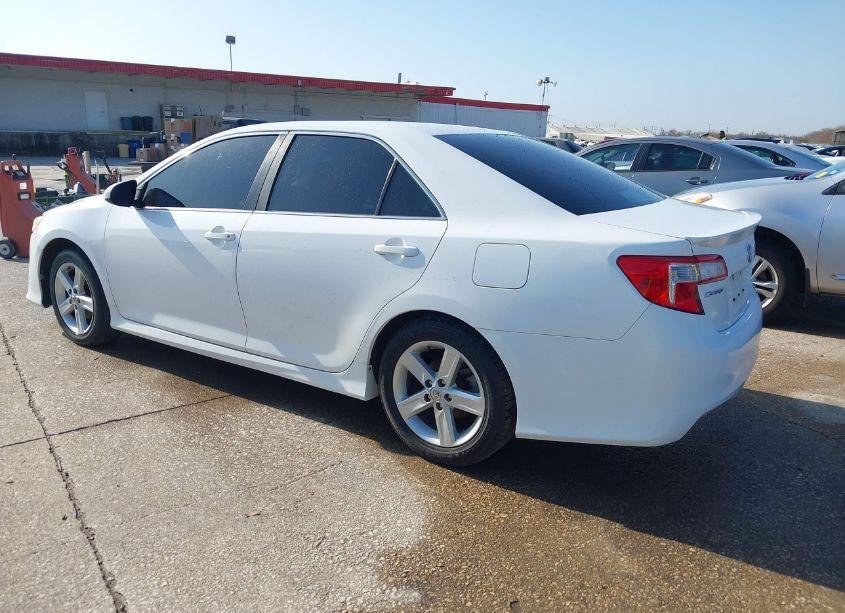 Photo 14 of 2014 Toyota Camry SE (VIN 4T1BF1FKXEU403582)