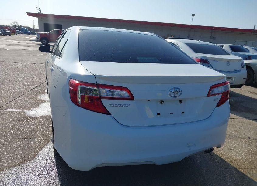 Photo 16 of 2014 Toyota Camry SE (VIN 4T1BF1FKXEU403582)