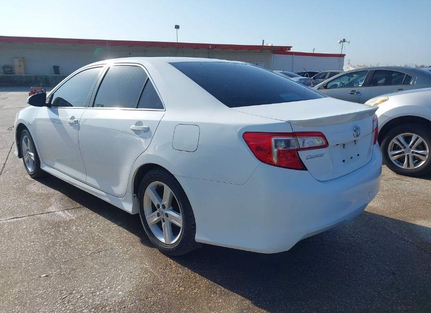 Photo 3 of 2014 Toyota Camry SE (VIN 4T1BF1FKXEU403582)