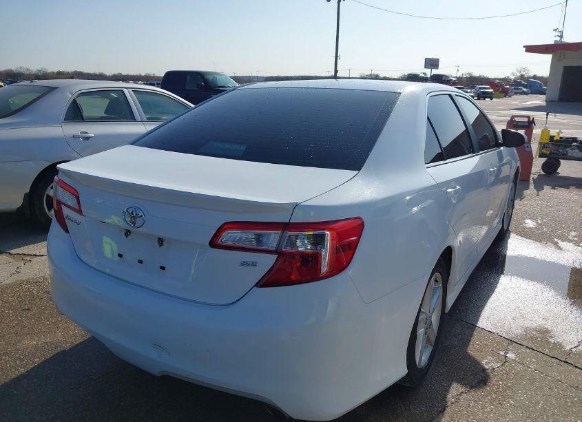 Photo 4 of 2014 Toyota Camry SE (VIN 4T1BF1FKXEU403582)