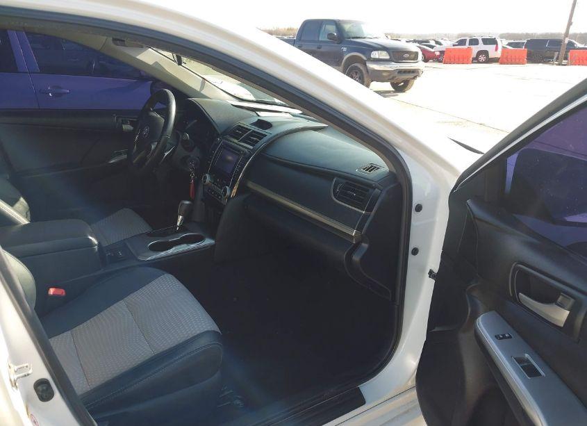 Photo 5 of 2014 Toyota Camry SE (VIN 4T1BF1FKXEU403582)