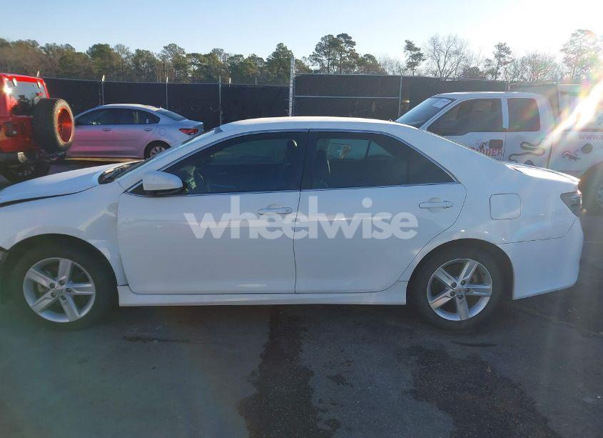 Photo 14 of 2014 Toyota Camry SE (VIN 4T1BF1FKXEU410189)