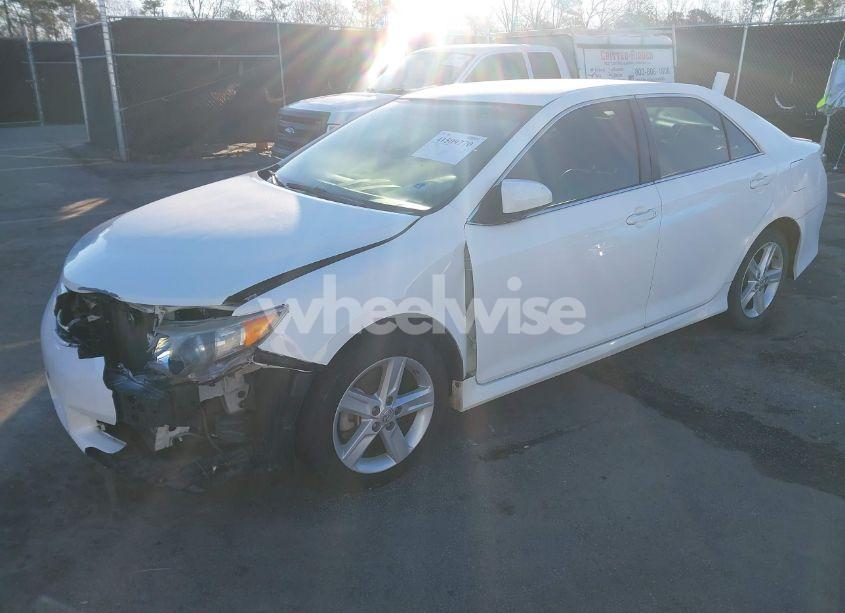 Photo 2 of 2014 Toyota Camry SE (VIN 4T1BF1FKXEU410189)