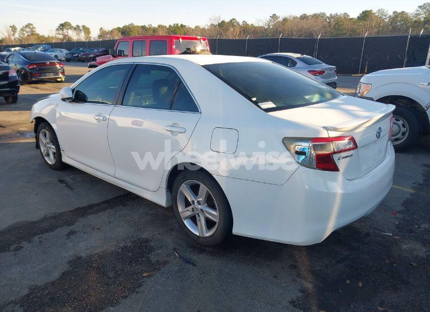 Photo 3 of 2014 Toyota Camry SE (VIN 4T1BF1FKXEU410189)