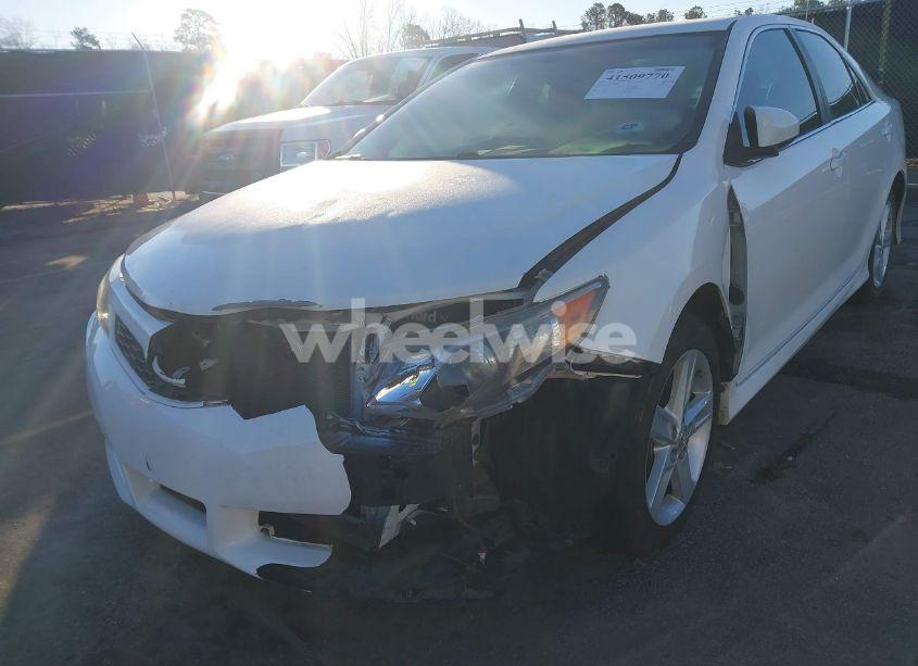 Photo 6 of 2014 Toyota Camry SE (VIN 4T1BF1FKXEU410189)