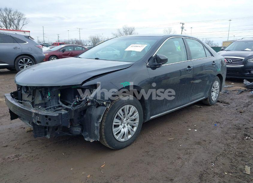 Photo 2 of 2014 Toyota Camry LE (VIN 4T1BF1FKXEU422245)