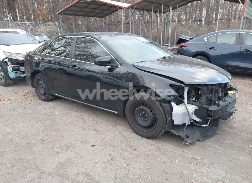 2014 Toyota Camry LE (VIN 4T1BF1FKXEU423153) main photo