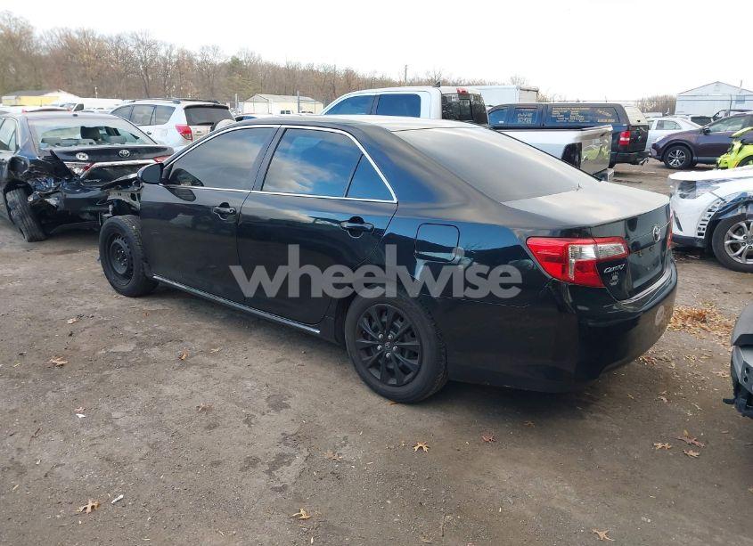 Photo 3 of 2014 Toyota Camry LE (VIN 4T1BF1FKXEU423153)