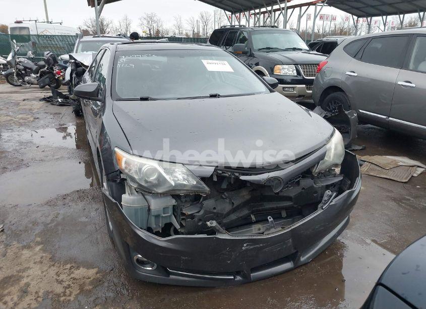 Photo 12 of 2014 Toyota Camry SE (VIN 4T1BF1FKXEU428790)