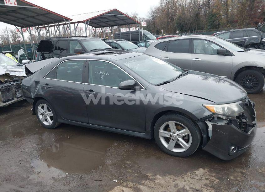 Photo 13 of 2014 Toyota Camry SE (VIN 4T1BF1FKXEU428790)