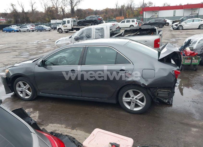 Photo 14 of 2014 Toyota Camry SE (VIN 4T1BF1FKXEU428790)