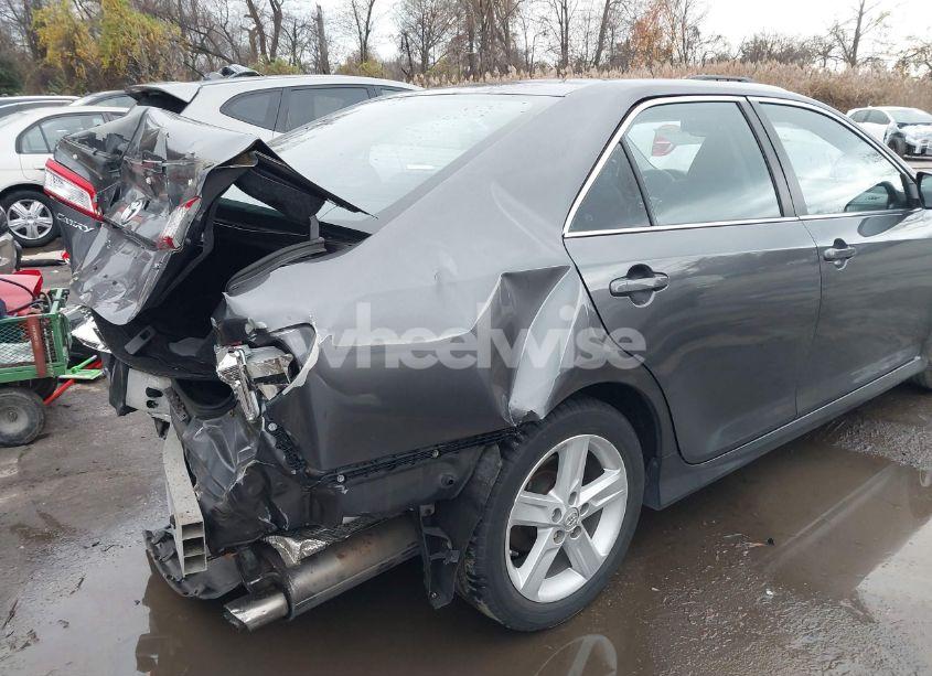 Photo 17 of 2014 Toyota Camry SE (VIN 4T1BF1FKXEU428790)