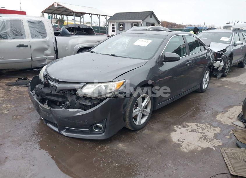 Photo 2 of 2014 Toyota Camry SE (VIN 4T1BF1FKXEU428790)