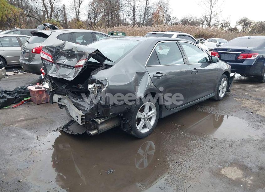 Photo 4 of 2014 Toyota Camry SE (VIN 4T1BF1FKXEU428790)