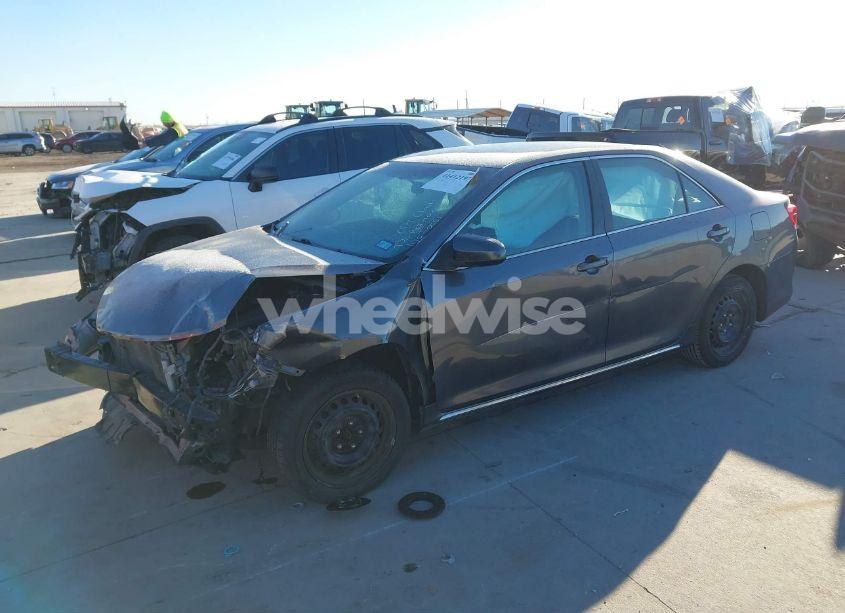 Photo 2 of 2014 Toyota Camry LE (VIN 4T1BF1FKXEU430300)