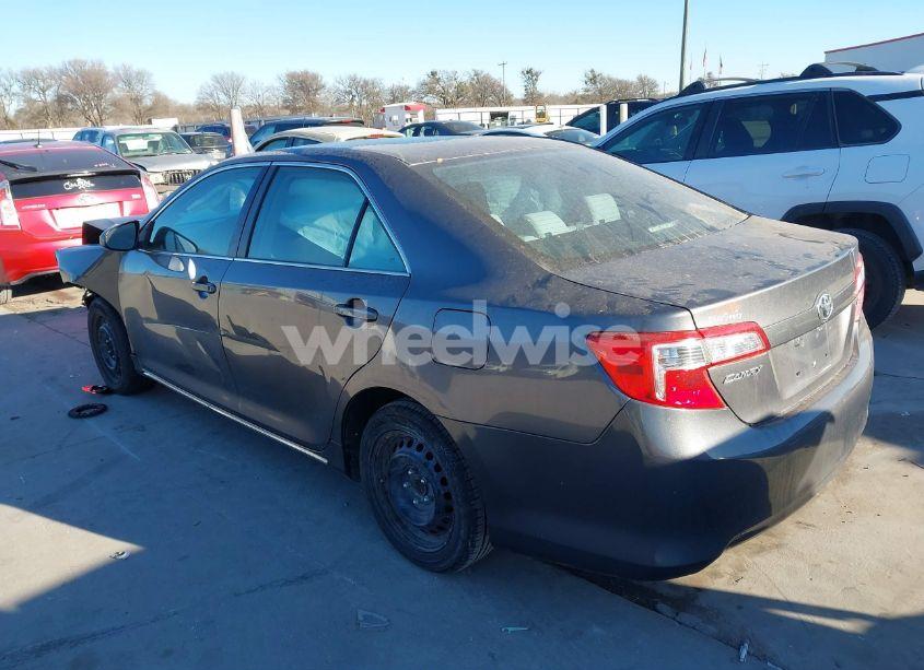 Photo 3 of 2014 Toyota Camry LE (VIN 4T1BF1FKXEU430300)
