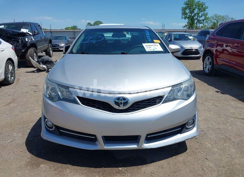 Photo 12 of 2014 Toyota Camry SE (VIN 4T1BF1FKXEU434783)
