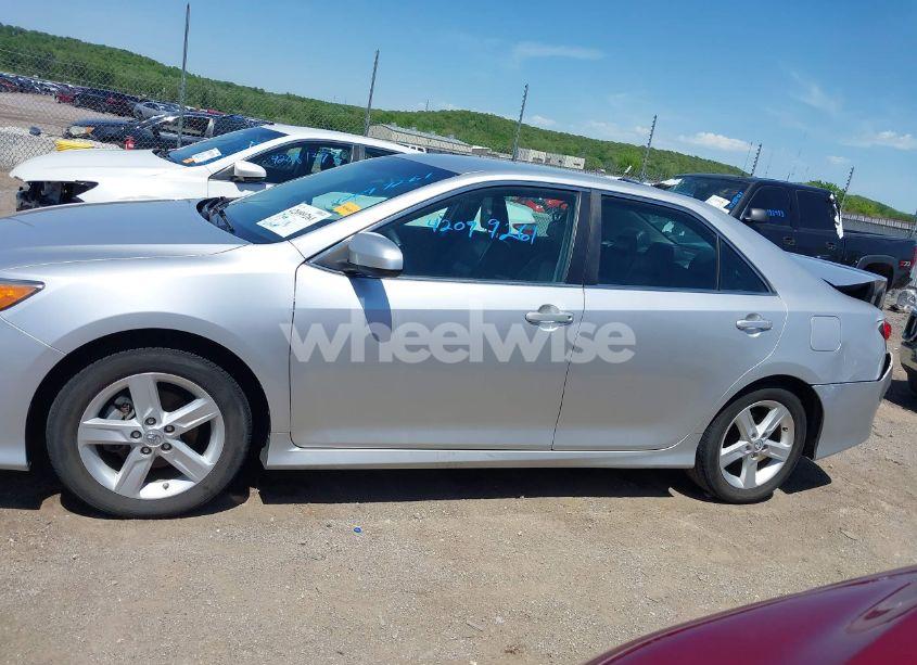 Photo 14 of 2014 Toyota Camry SE (VIN 4T1BF1FKXEU434783)