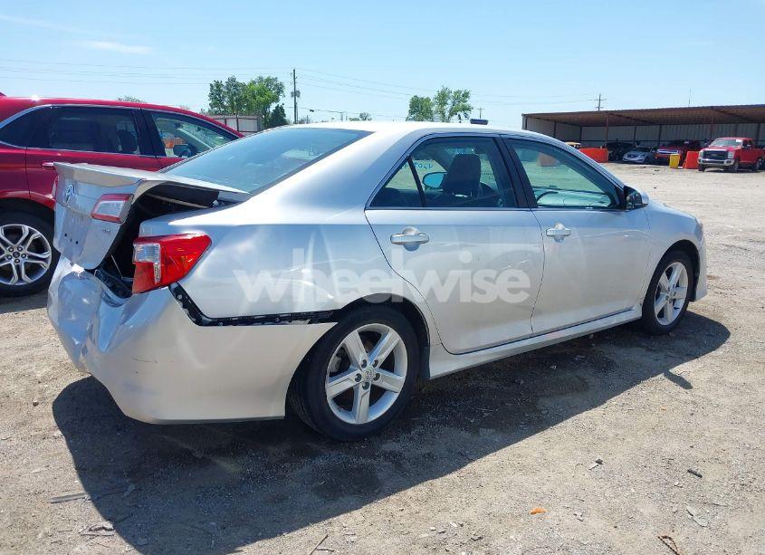 Photo 4 of 2014 Toyota Camry SE (VIN 4T1BF1FKXEU434783)
