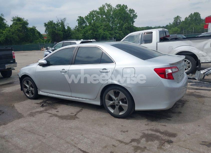 Photo 15 of 2014 Toyota Camry SE SPORT (VIN 4T1BF1FKXEU449414)