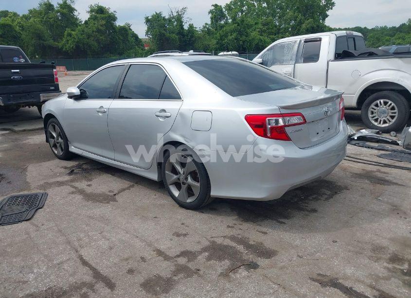 Photo 3 of 2014 Toyota Camry SE SPORT (VIN 4T1BF1FKXEU449414)