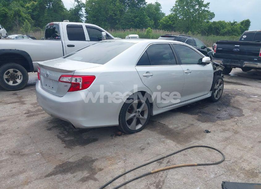 Photo 4 of 2014 Toyota Camry SE SPORT (VIN 4T1BF1FKXEU449414)