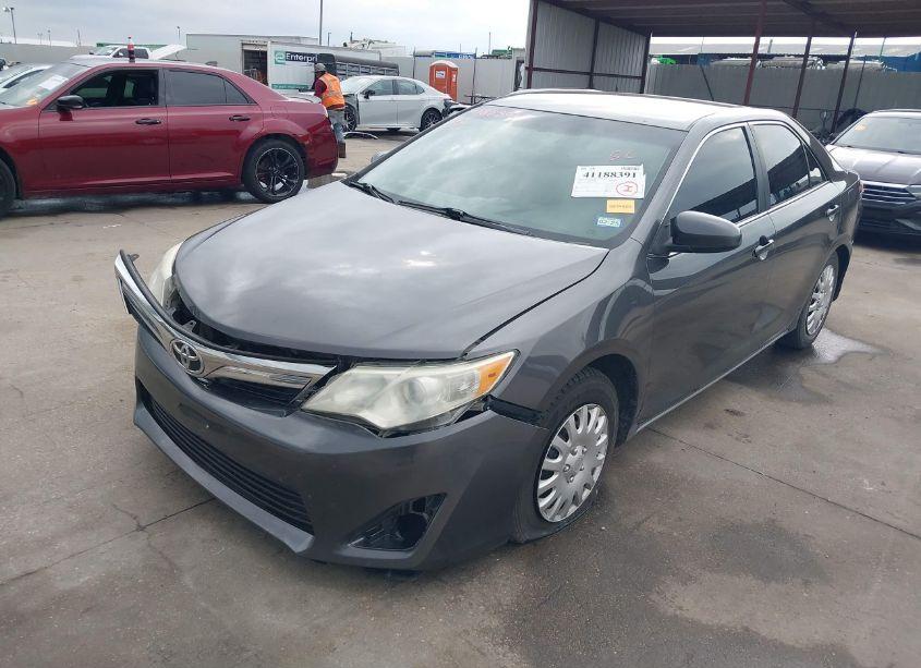 Photo 2 of 2014 Toyota Camry LE (VIN 4T1BF1FKXEU457190)