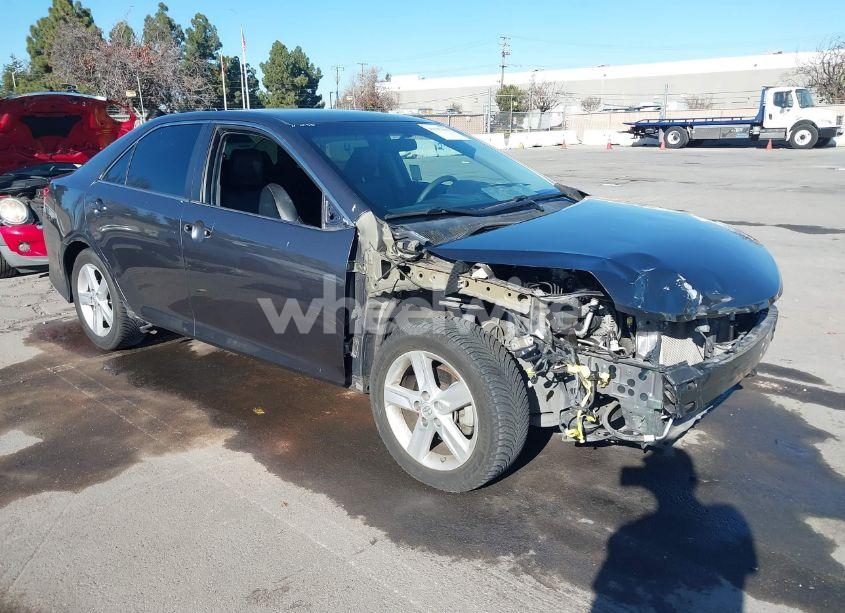 2014 Toyota Camry SE (VIN 4T1BF1FKXEU458999) main photo