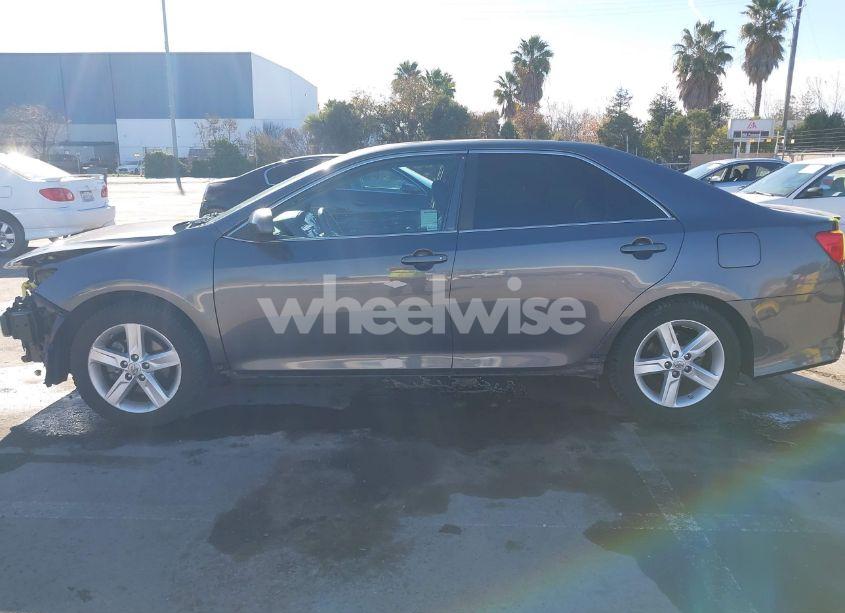 Photo 15 of 2014 Toyota Camry SE (VIN 4T1BF1FKXEU458999)